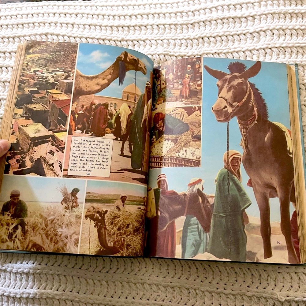 🌎Vintage My World of Neighbors Catholic Children Picture Hardback Cloth Book🌎 - Picture 15 of 16